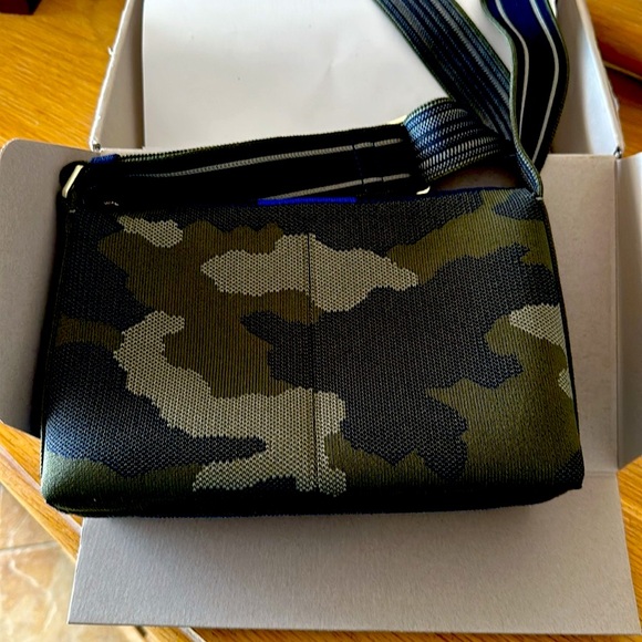 Like New! Rothy’s Spruce Camo Casual Crossbody Bag with Box & detached Tags - Picture 2 of 10